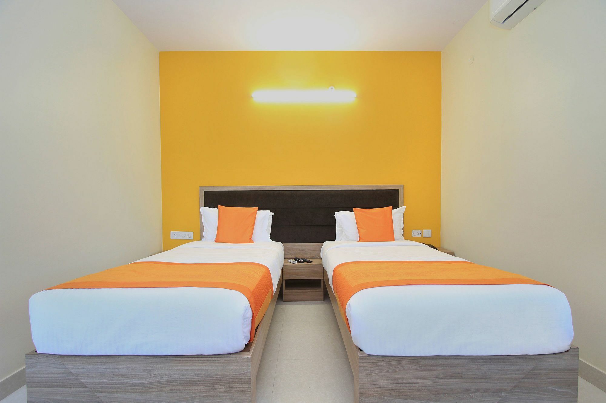 Hotel O Golden Inn Near Cubbon Park Bangalore Exterior foto